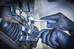 Klešče za objemke manšet, za uporabo z momentnim ključem