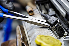 Komplet dolgih ploščatih klešč in klešč za vžigalne svečke e